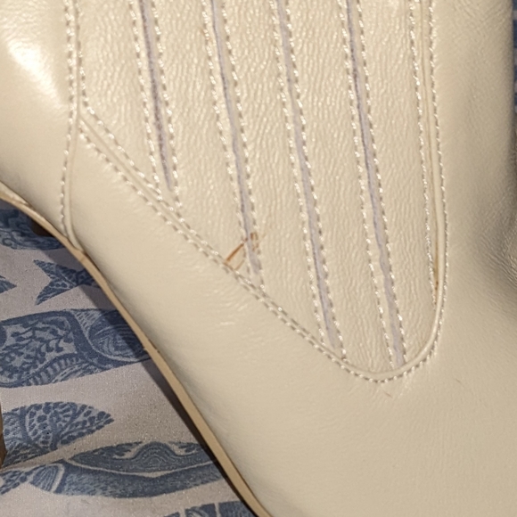 Winter Sale ❄️ Cream colored slip-on heeled booties - Picture 2 of 5